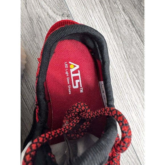 ATS Usb Led Light Glow Shoes Kids Size 9 Red Sneakers Flashing Colors NIB - Picture 3 of 8